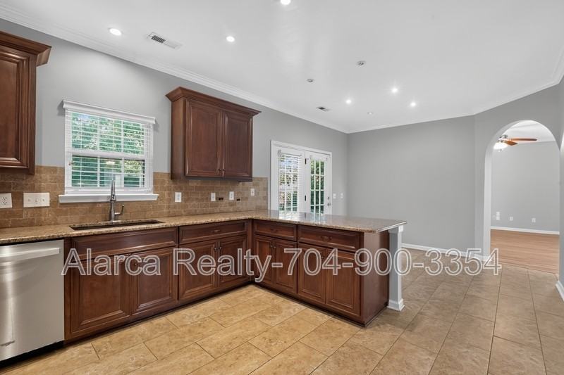 17420 Baldwin Hall Dr - Photo 7 of 38