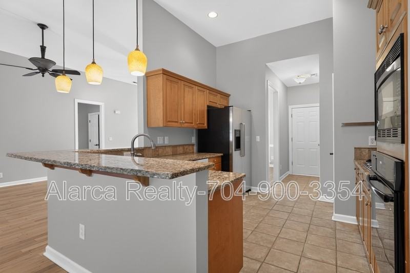 12736 Wetherburn Ln - Photo 2 of 21