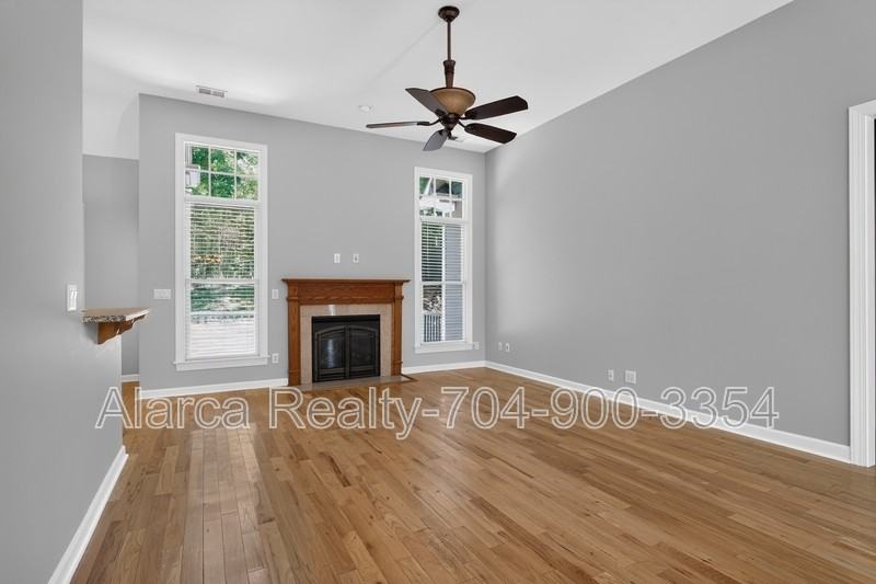 12736 Wetherburn Ln - Photo 5 of 21