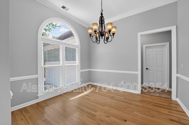 12736 Wetherburn Ln - Photo 6 of 21