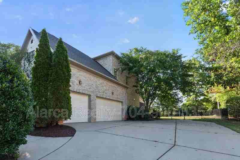 2718 Old Course Rd - Photo 2 of 38