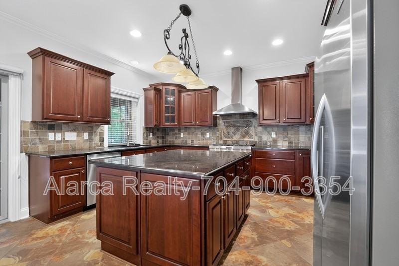 2718 Old Course Rd - Photo 4 of 38