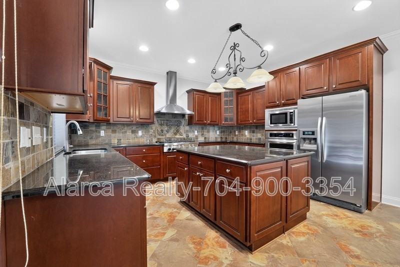 2718 Old Course Rd - Photo 5 of 38