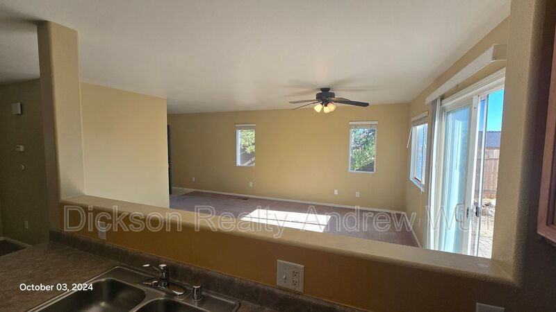 8778 Sunset Breeze Dr - Photo 5 of 28
