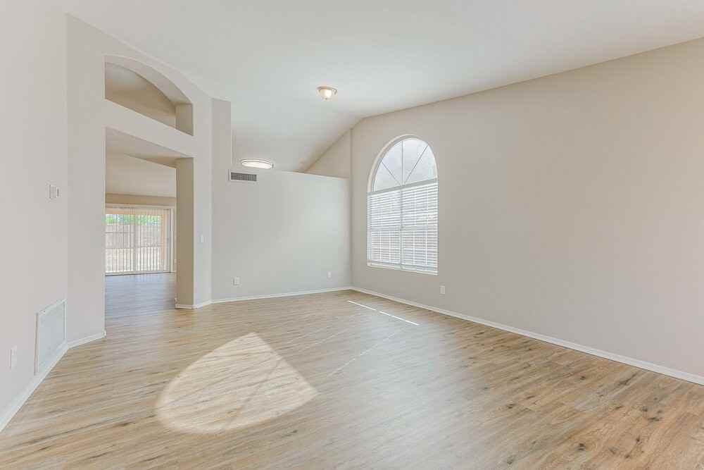 4262 E Alder Ave - Photo 5 of 16