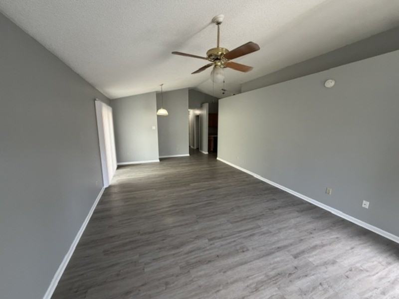 5061 Knightsbridge Cir N - Photo 4 of 15