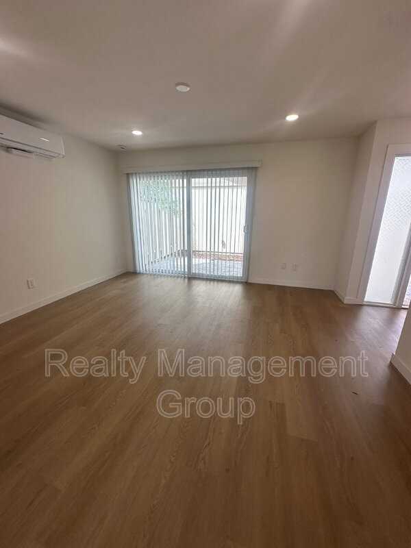 11218 Poblado Rd - Photo 5 of 20