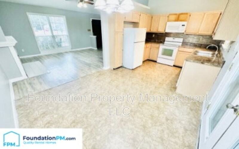 2663 Bay Pointe Cir W - Photo 3 of 15