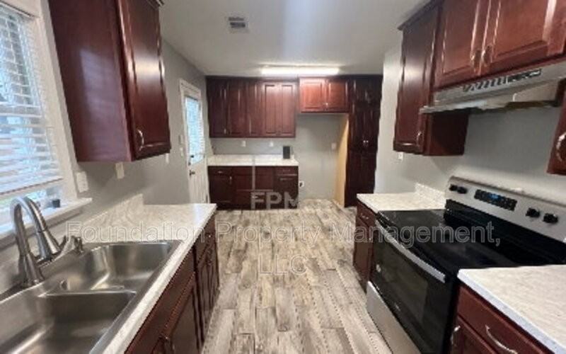 6236 Haddington Dr - Photo 3 of 23