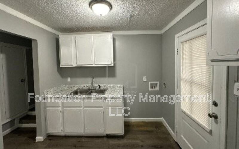 3181 Parham St - Photo 3 of 11
