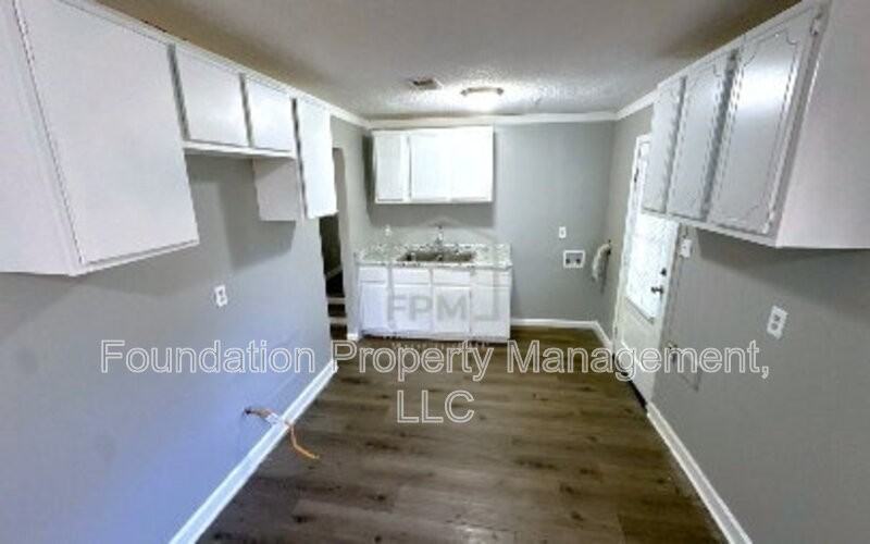 3181 Parham St - Photo 4 of 11