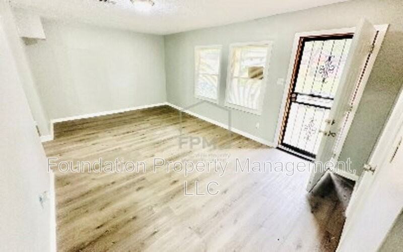 3181 Parham St - Photo 5 of 11