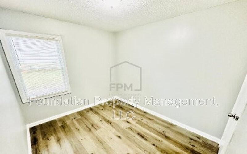 3181 Parham St - Photo 7 of 11