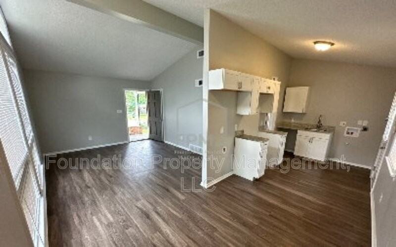 2252 Cassie Ave - Photo 4 of 20