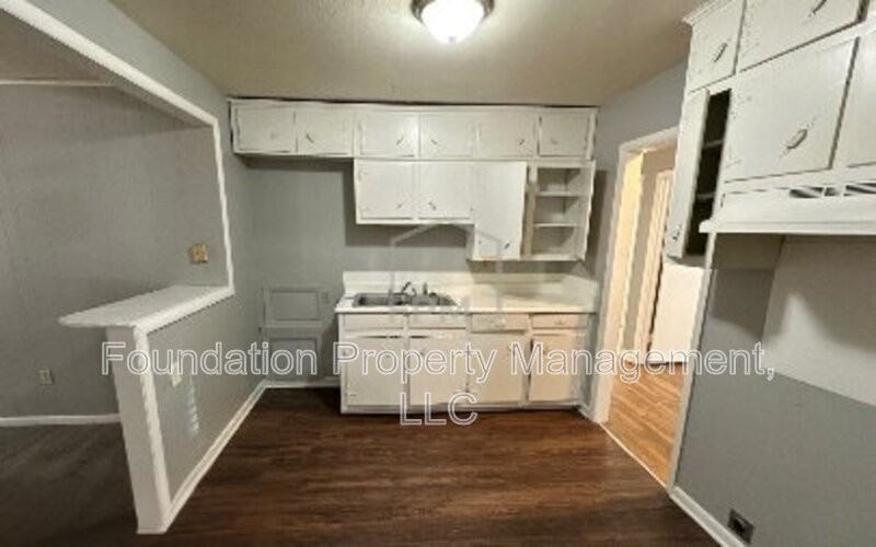 1700 Dabbs Ave - Photo 4 of 22