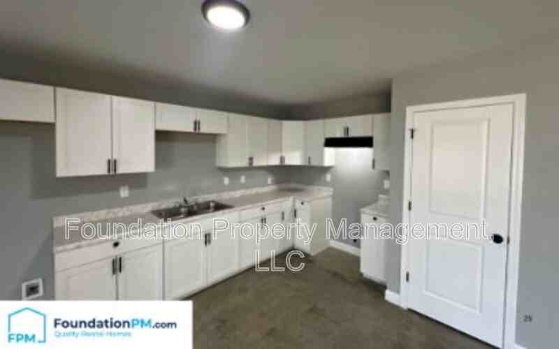 555 Monteagle Dr - Photo 3 of 18