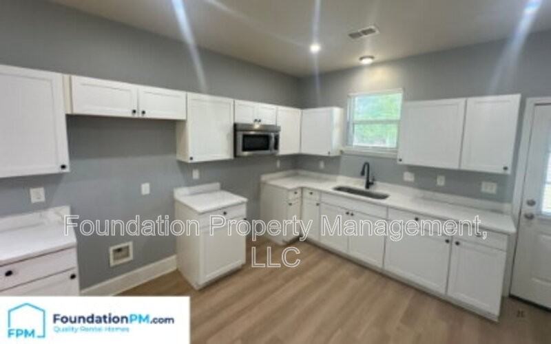 910 Dickinson St - Photo 3 of 16