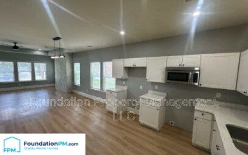 910 Dickinson St - Photo 5 of 16
