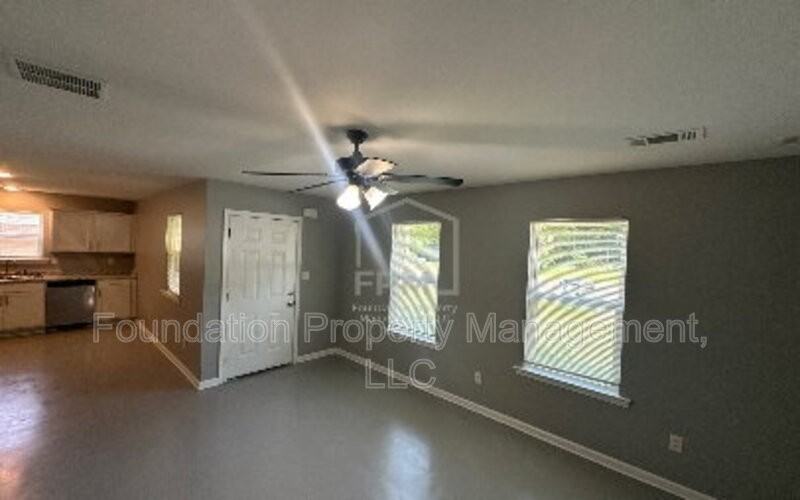 307 Harrell St - Photo 4 of 19