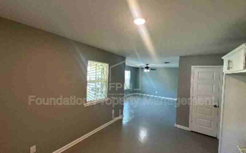 307 Harrell St - Photo 6 of 19