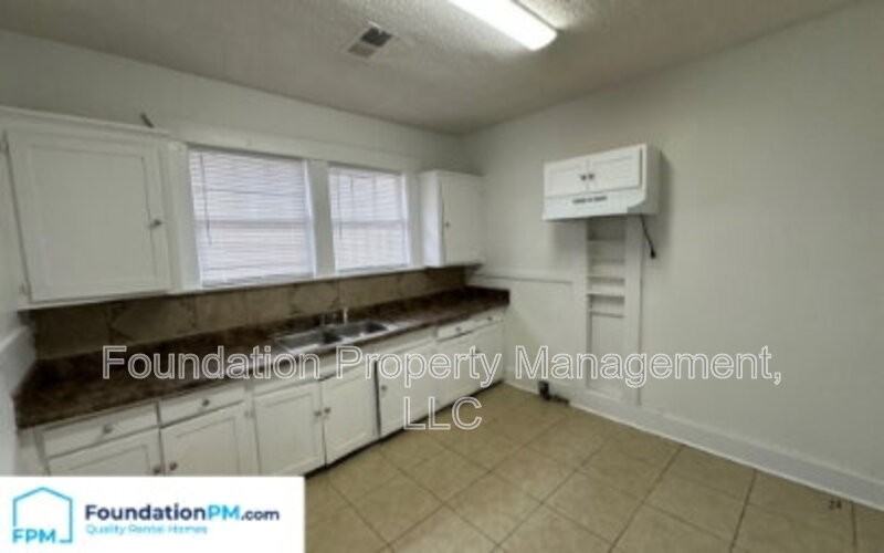 914 Garland St - Photo 4 of 13
