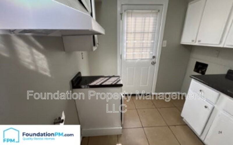 1131 Catalina Rd #1 - Photo 3 of 14
