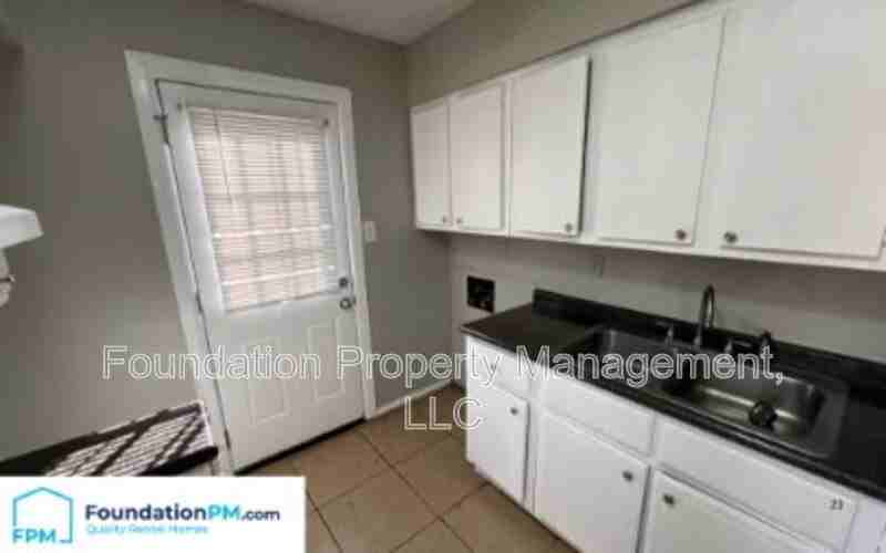 1131 Catalina Rd #1 - Photo 4 of 14