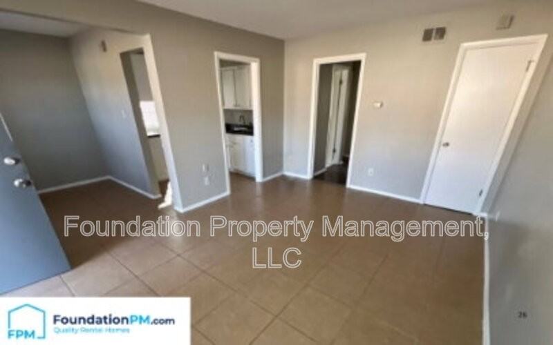 1131 Catalina Rd #1 - Photo 5 of 14