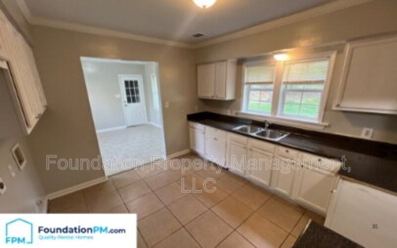 1847 Driftwood Ave - Photo 3 of 21