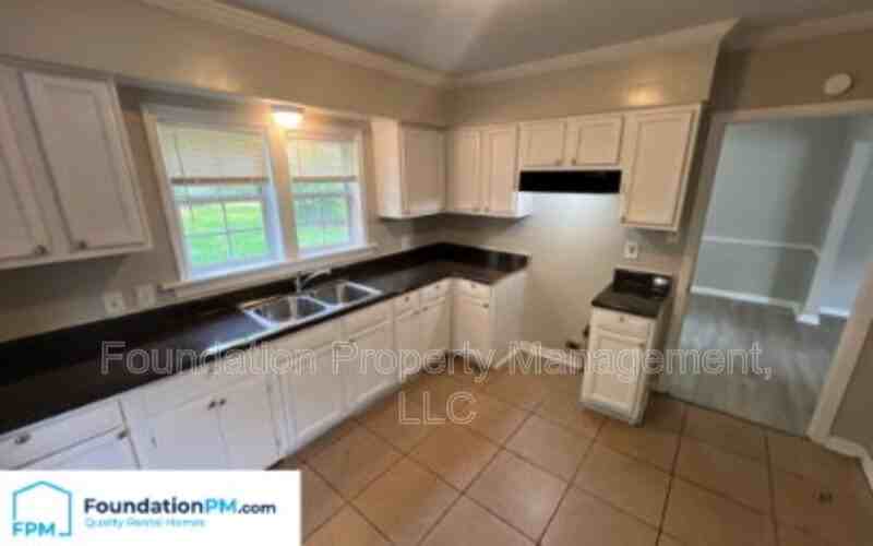 1847 Driftwood Ave - Photo 4 of 21