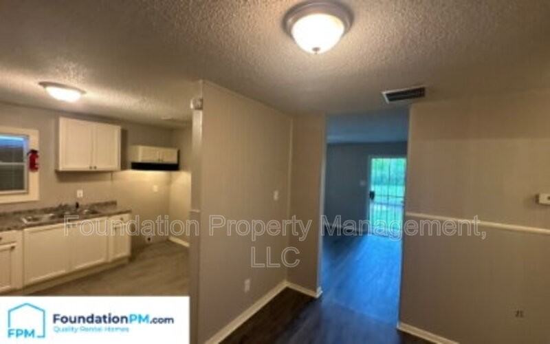 2601 Dakar Ave - Photo 3 of 17
