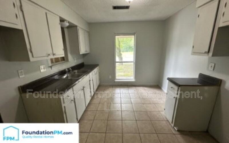 5043 Bowdoin Dr - Photo 3 of 14