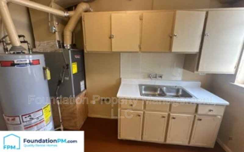 1911 S Parkway E #5 - Photo 3 of 10
