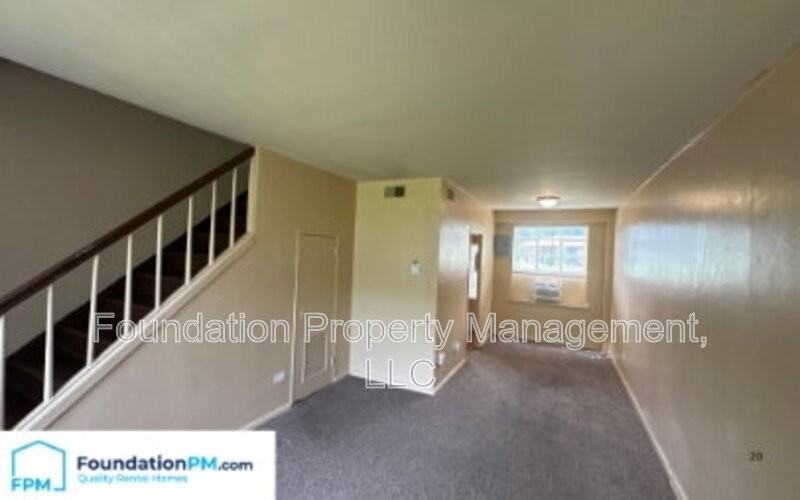1911 S Parkway E #5 - Photo 4 of 10