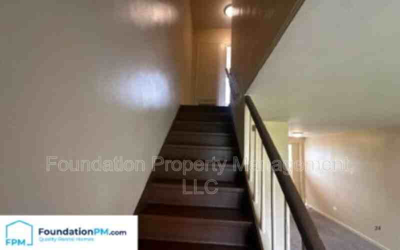 1911 S Parkway E #5 - Photo 6 of 10