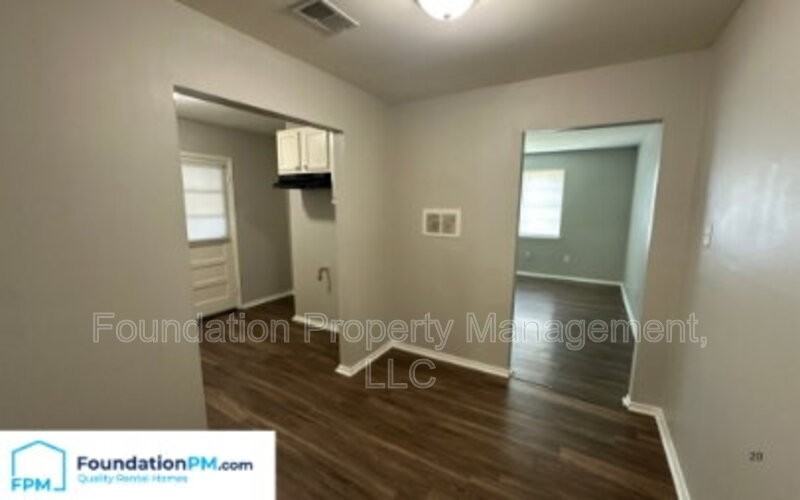 1056 Hudson St #1 - Photo 5 of 13