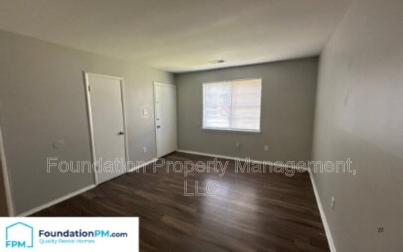 1056 Hudson St #1 - Photo 7 of 13