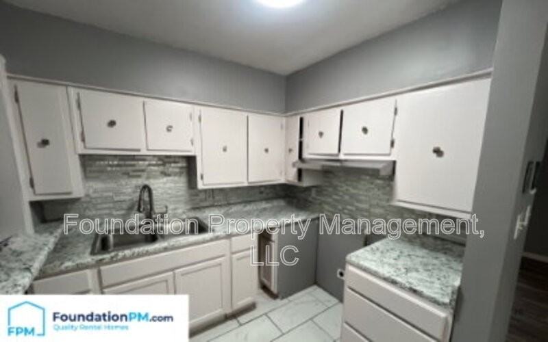 2412 Gentry Ave - Photo 3 of 15