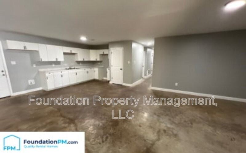 1273 Englewood St - Photo 3 of 19