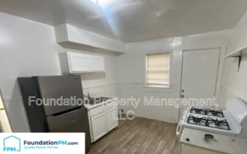 2320 E Warren St #1 - Photo 3 of 11