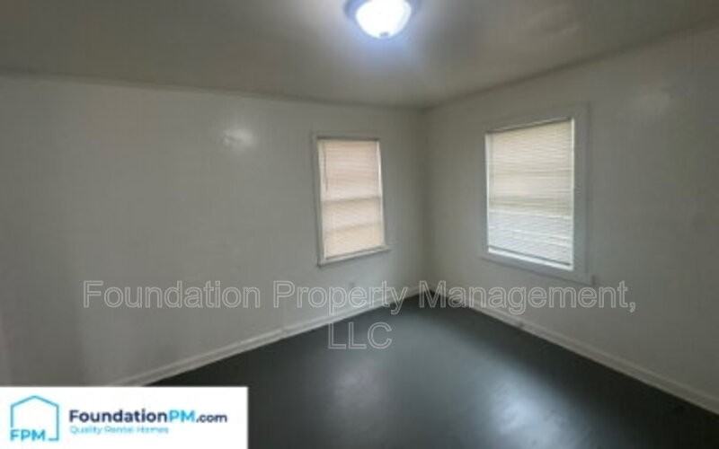 2320 E Warren St #1 - Photo 6 of 11