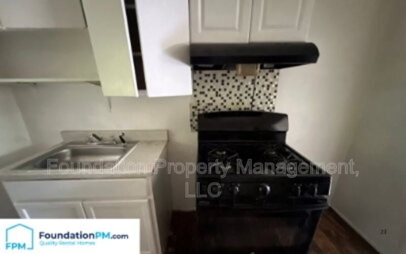 1277 Airways Blvd #2 - Photo 3 of 13