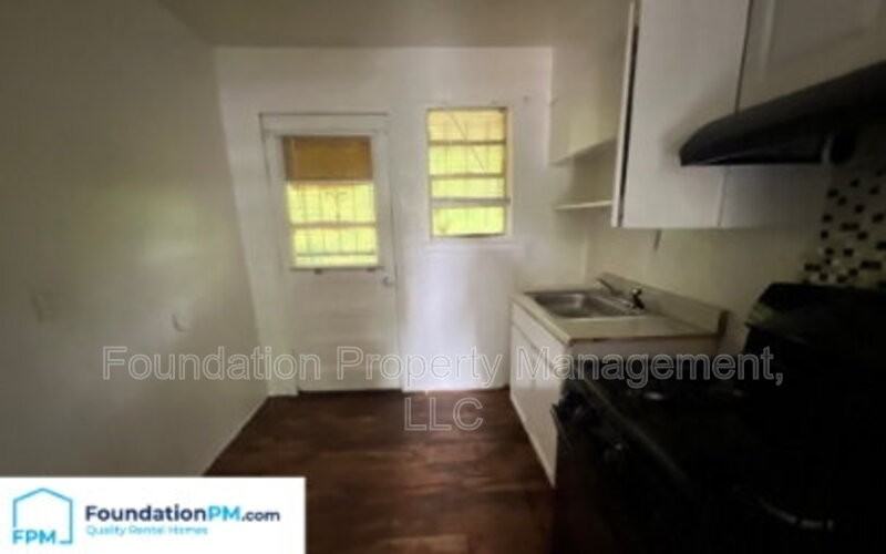 1277 Airways Blvd #2 - Photo 4 of 13