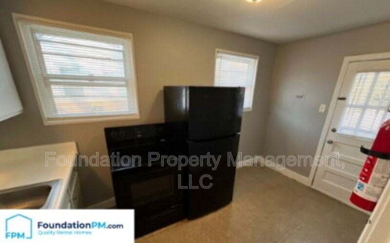 1570 Rebecca St - Photo 3 of 18