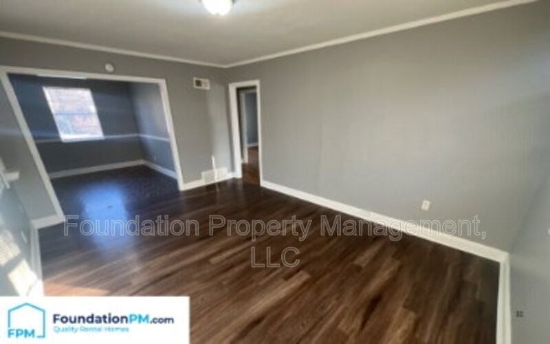 1570 Rebecca St - Photo 6 of 18