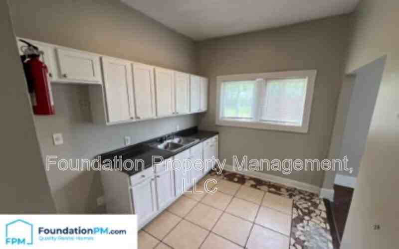 701 E Alston Ave - Photo 4 of 18