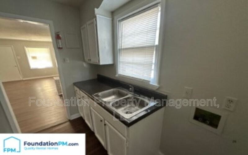 2292 Redwood Ave - Photo 4 of 19