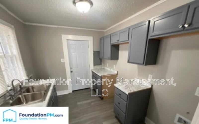 790 S Parkway E - Photo 3 of 23