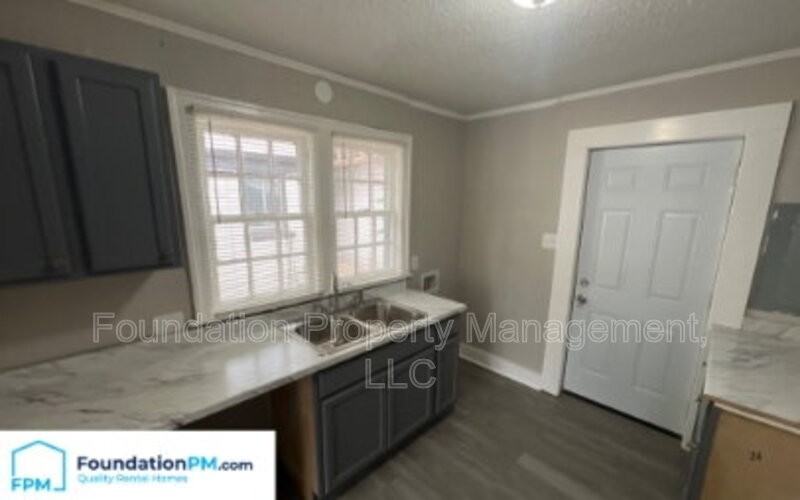 790 S Parkway E - Photo 4 of 23