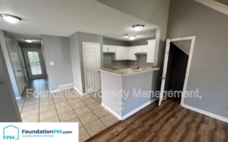 1530 Estacada Way - Photo 4 of 22